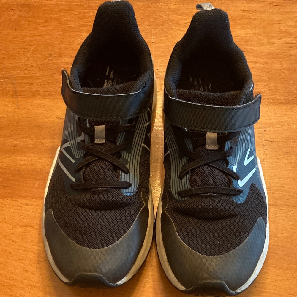 New Balance Big Kid sneakers, size 4.5, Velcro no tie shoes